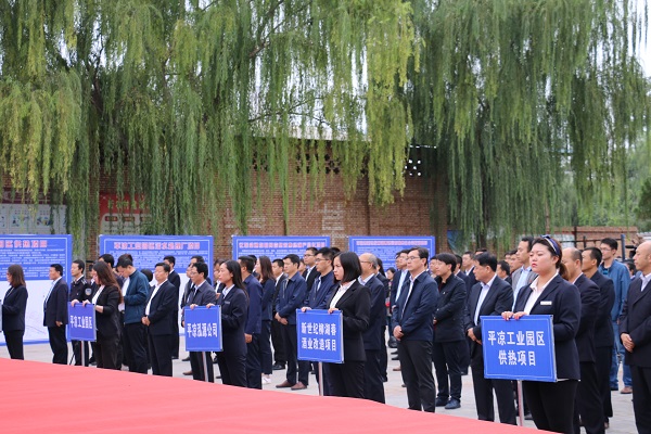 市委副書記、市長(zhǎng)王奮彥帶隊(duì)觀摩督查公司項(xiàng)目建設(shè)工作(圖4)