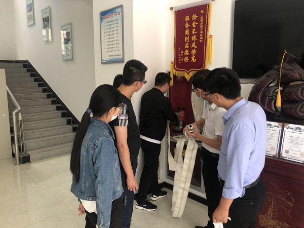 泓源新能源公司、出租車公司聯(lián)合開展消防安全演練(圖2)