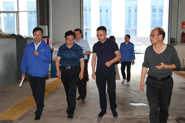 市委統(tǒng)戰(zhàn)部調(diào)研豐收公司生產(chǎn)經(jīng)營(yíng)及復(fù)工復(fù)產(chǎn)工作(圖1) 市委統(tǒng)戰(zhàn)部調(diào)研豐收公司生產(chǎn)經(jīng)營(yíng)及復(fù)工復(fù)產(chǎn)工作(圖1)