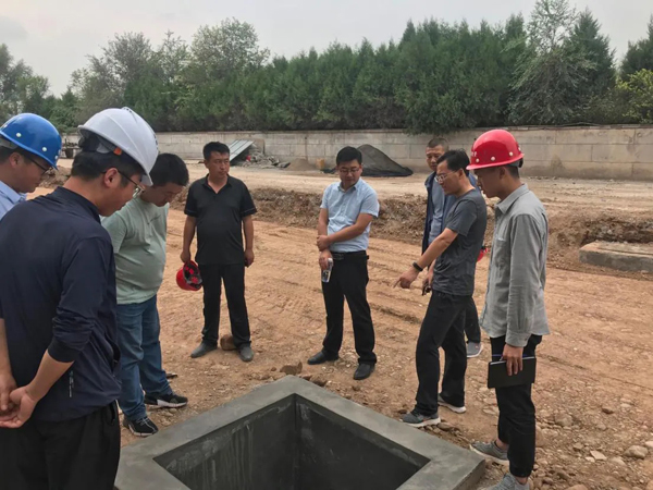 泓源公司主要負(fù)責(zé)人帶隊(duì)調(diào)研項(xiàng)目建設(shè)情況(圖2) 泓源公司主要負(fù)責(zé)人帶隊(duì)調(diào)研項(xiàng)目建設(shè)情況(圖2)