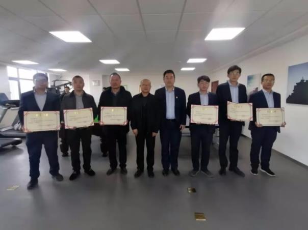 市產(chǎn)投集團團委舉辦球類聯(lián)誼比賽(圖2) 市產(chǎn)投集團團委舉辦球類聯(lián)誼比賽(圖2)